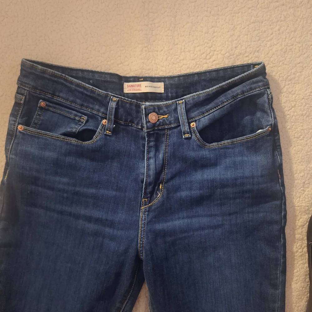 Signature by Levi Strauss Dark Blue Mid-rise Bootcut Jeans W30 L34